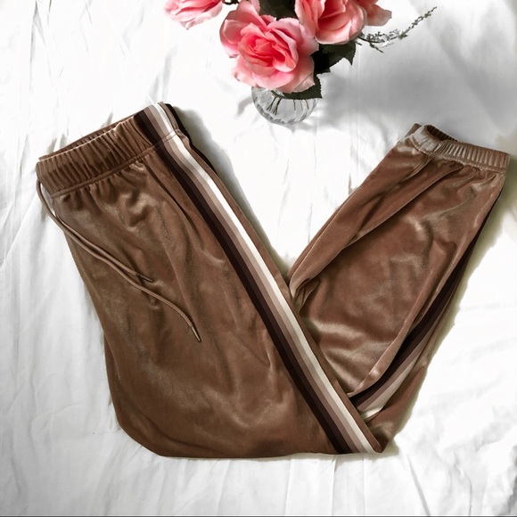 Forever 21 Pants - 💛Forever 21 velour champagne jogger pants